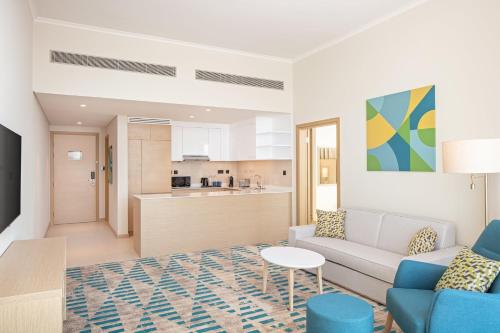 441437966 Holiday Inn & Suites - Dubai Science Park by IHG