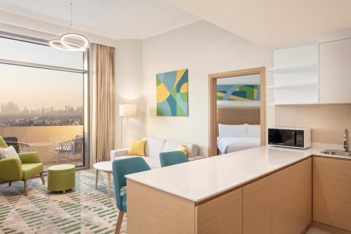 441437984 Holiday Inn & Suites - Dubai Science Park by IHG