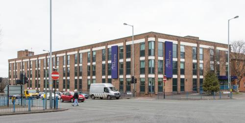 Redwings Lodge Wolverhampton Central