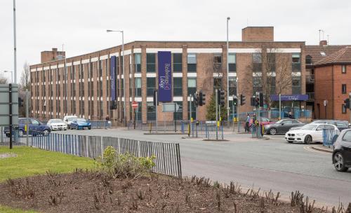 Redwings Lodge Wolverhampton Central