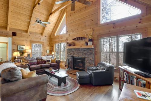 Family-Friendly Jasper Cabin with Deck! in Jasper, USA