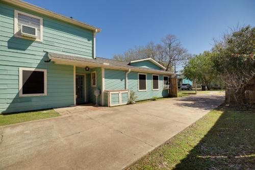 Galveston Bay Studio Walk to Fishing and Boating!