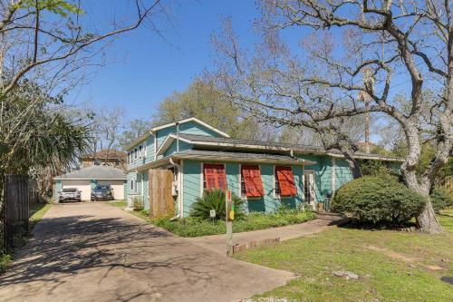 Galveston Bay Studio Walk to Fishing and Boating!