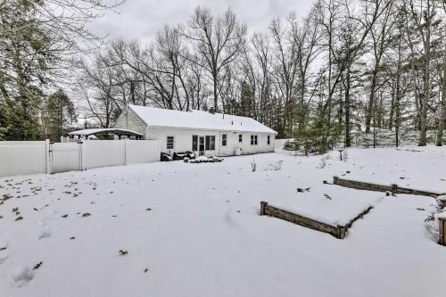 Hadley Vacation Rental 24 Mi to Springfield!