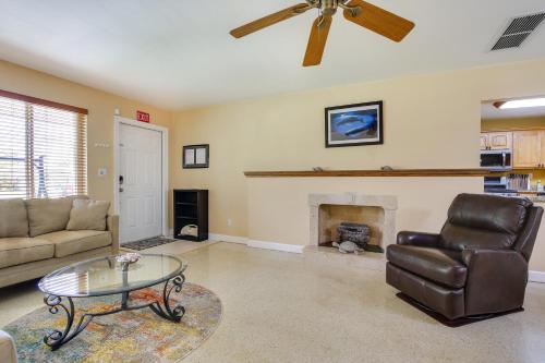 Hollywood Vacation Rental about 4 Miles to the Beach in Hollywood, USA