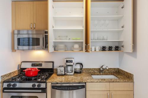 Midtown 2BR w Pool Gym Parking nr Broadway NYC-381, New York (fotografie 6)