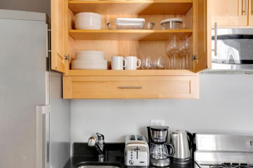 E Village 1BR w in-unit WD nr Park NYC-722, New York (photo 5)