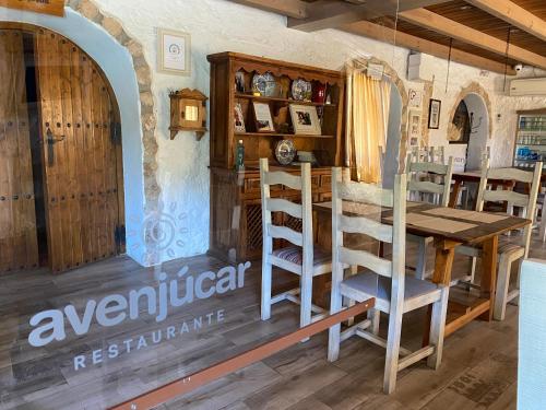 Hostal Avenjúcar - image 3