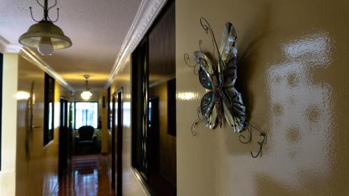 Queen Room image 6