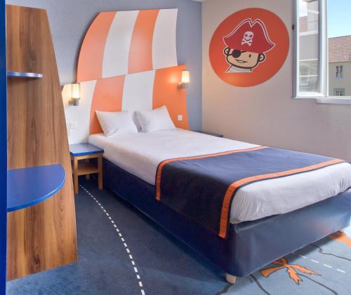 1 double bed, 2 bunk beds