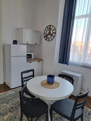 Weisz Apartment - With Free Private Parking,Wifi