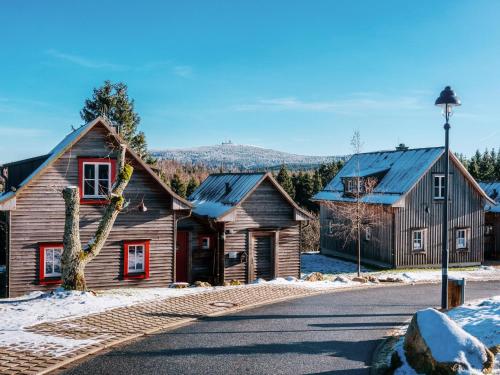 Cottages, turf house