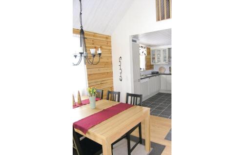 Фасада на хотела, 3 Bedroom Awesome Home In Savsjo in Sävsjö