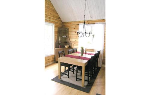 Фасада на хотела, 3 Bedroom Awesome Home In Savsjo in Sävsjö
