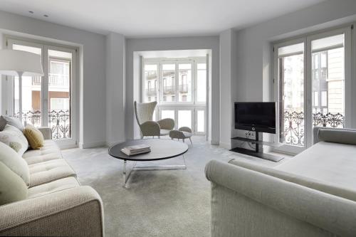 Photo - Easo Suite 7 by FeelFree Rentals