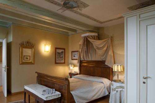 Double Room with City View image 5