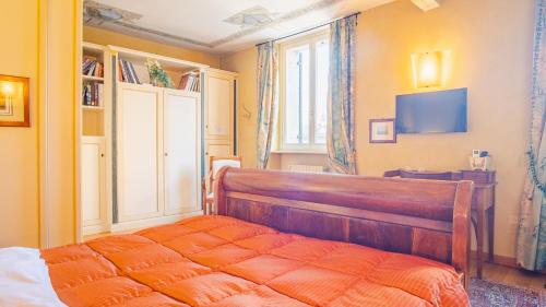 Double Room with City View image 3