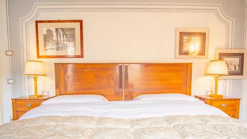 Deluxe King Room image 3