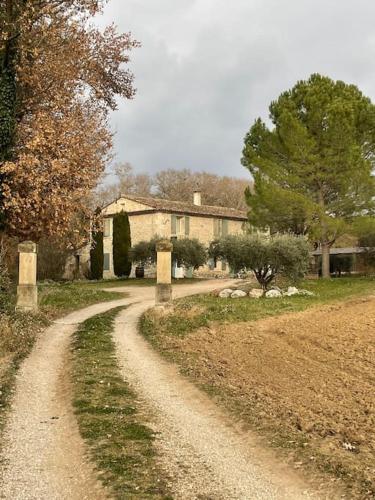 Villa avec charme provençal - Location saisonnière - La Tour-d'Aigues