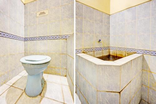 Bathroom, OYO 91198 Hotel Mahkota 2 Lamongan in Lamongan