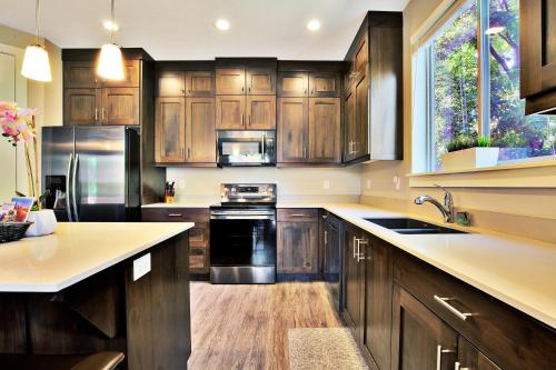 Sleeps 24 Pet Friendly 96 Hour Cancellation Policy Free Bikes - Entrada 590 and 594 - image 6