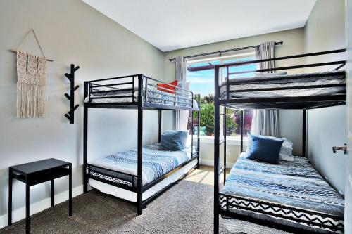 Sleeps 24 Pet Friendly 96 Hour Cancellation Policy Free Bikes - Entrada 590 and 594 - image 6