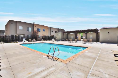 Sleeps 22 Pet Friendly Poolside Homes with Townies 96 Hour Cancellation - Entrada 417 and 421 - image 6