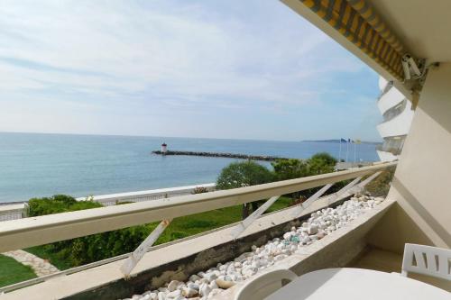 Splendid 2-bedroom apartment "Amiral" with magnificent sea view