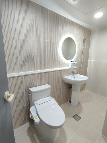 Double Room with Private Bathroom image 1