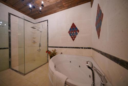 Zuhanyzó, Mira Cappadocia Hotel in Avanos
