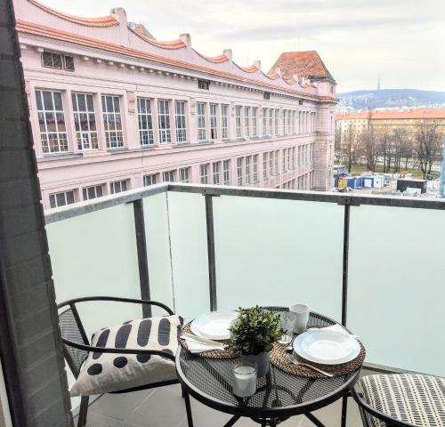 Yarn - free private parking - balcony with city view - Central shopping mall, Bratislava (fotografie 4)