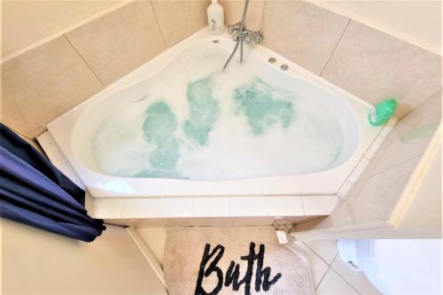 4Bed Spacious Villa in Chatswood