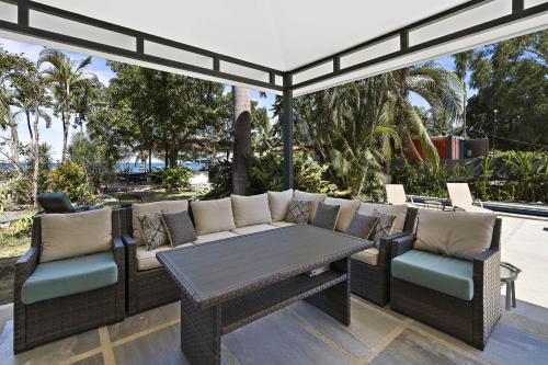 ระเบียง/ชานเรือน, Playa Potrero - beachfront Villa, big private pool - Casa Bella Catalina in พอเทรโร่