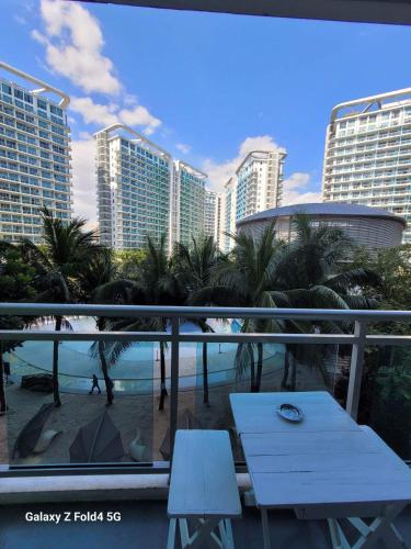 AZURE URBAN RESORT - PARANAQUE MANILA NEAR TERMINAL UNLIMITED WIFI, Netflix and Board Games