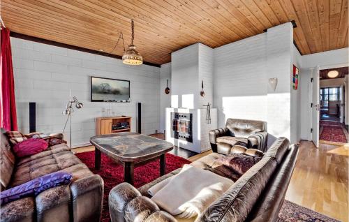  Awesome Home In Roslev With Sauna, 15 Bedrooms And Wifi in Roslev