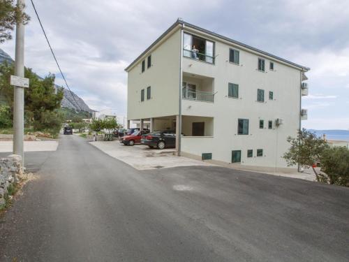 Apartments with a parking space Makarska - 20626