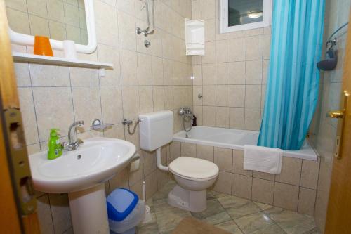 One-Bedroom Apartment with Terrace image 8