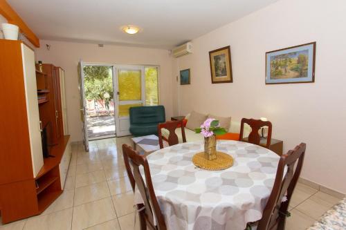 One-Bedroom Apartment with Terrace image 4