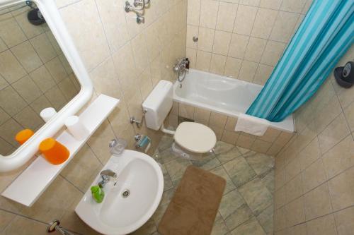 One-Bedroom Apartment with Terrace image 7