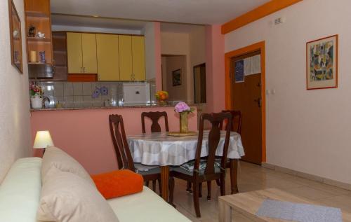 One-Bedroom Apartment with Terrace image 3