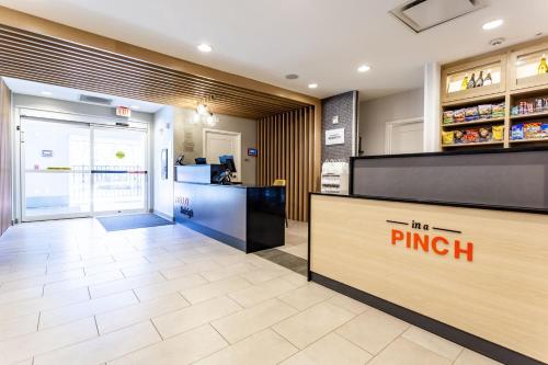TownePlace Suites by Marriott Raleigh - University Area - image 4