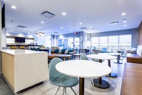 TownePlace Suites by Marriott Raleigh - University Area - image 9