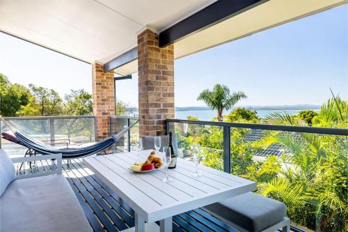 Away Nelson Bay, 29 Wollomi Ave - Spacious family home with water views, pet friendly, Wifi & aircon, Nelson Bay
