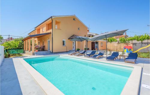 Amazing Home In Sikici With 4 Bedrooms, Wifi And Outdoor Swimming Pool - Location saisonnière - Šikići