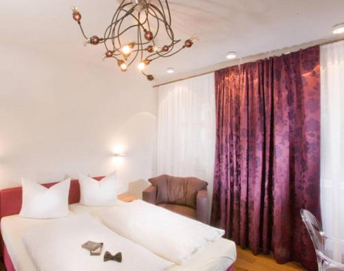 Hotel Munchner Hof und Blauer Turm 108m von Regensburg entfernt