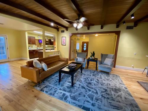 Newer Ranch with Pool and Hot Tub near the Strip and Freemont street., Las Vegas (photo 7)