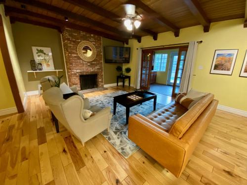 Newer Ranch with Pool and Hot Tub near the Strip and Freemont street. detail