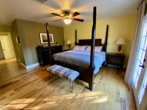 Newer Ranch with Pool and Hot Tub near the Strip and Freemont street. detail
