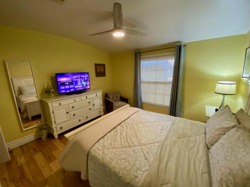 Newer Ranch with Pool and Hot Tub near the Strip and Freemont street., Las Vegas (photo 11)