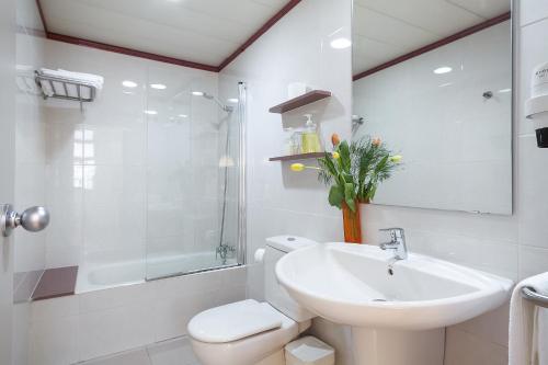 Apartamentos Porta Coeli - Accommodation - Castelldefels